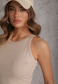 Renee - Beżowy Top na Ramiączkach Basic Prążkowany Zitira. Okazja: na co dzień. Kolor: beżowy. Materiał: prążkowany. Długość rękawa: na ramiączkach. Styl: casual #2