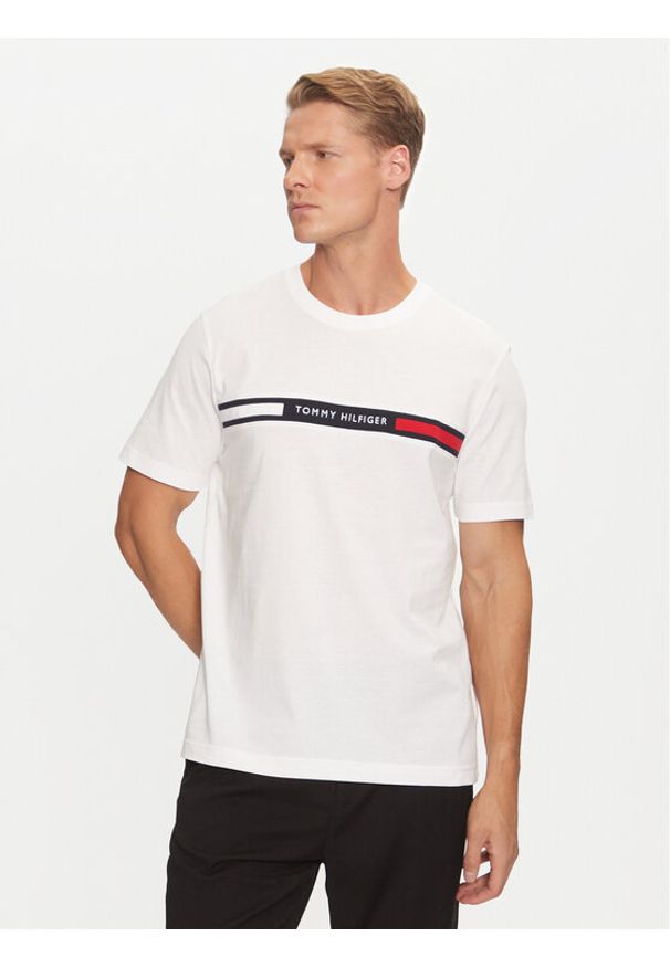 TOMMY HILFIGER - Tommy Hilfiger T-Shirt MW0MW36498 Biały Regular Fit. Kolor: biały. Materiał: bawełna