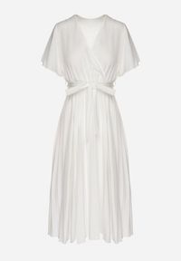 Born2be - Biała Sukienka Plisowana z Dekoltem w V z Paskiem w Talii Zolseki. Okazja: na co dzień. Kolor: biały. Styl: casual, klasyczny #2