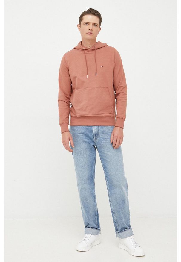 TOMMY HILFIGER - Tommy Hilfiger bluza męska kolor różowy z kapturem gładka. Typ kołnierza: kaptur. Kolor: różowy. Materiał: bawełna, materiał. Wzór: gładki