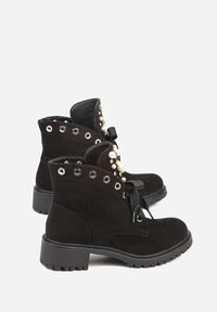 Renee - Czarne Botki z Imitacji Zamszu z Ozdobnymi Sznurówkami Perłami i Cyrkoniami Jovilda. Okazja: na co dzień. Kolor: czarny. Materiał: zamsz. Wzór: aplikacja. Obcas: na obcasie. Styl: casual, rockowy. Wysokość obcasa: średni #3
