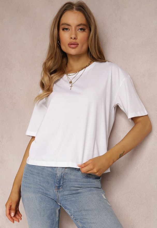 Renee - Biały T-shirt Trafaren. Kolor: biały. Materiał: dzianina, bawełna. Długość rękawa: krótki rękaw. Długość: krótkie. Styl: klasyczny