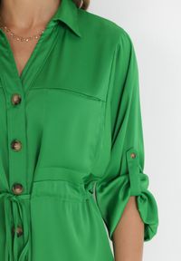 Born2be - Zielona Koszulowa Sukienka Mini ze Ściągaczem w Pasie i Podpinanymi Rękawami Claira. Kolor: zielony. Długość rękawa: długi rękaw. Typ sukienki: koszulowe. Długość: mini #5