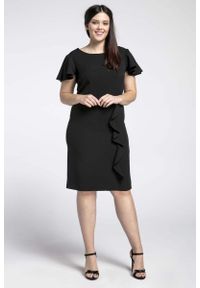 Nommo - Czarna Elegancka Sukienka ze Zwiewnym Rękawem PLUS SIZE. Kolekcja: plus size. Kolor: czarny. Materiał: poliester, wiskoza. Typ sukienki: dla puszystych. Styl: elegancki #1