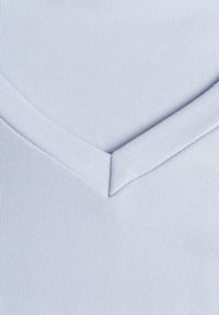 Renee - Niebieski Wiskozowy T-shirt z Dekoltem V Eupharis. Okazja: na co dzień. Typ kołnierza: dekolt w kształcie V. Kolor: niebieski. Materiał: wiskoza. Styl: casual, elegancki #5