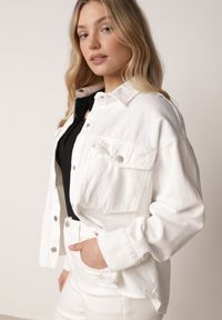 Born2be - Biała Bawełniana Kurtka Jeansowa o Koszulowym Kroju na Napy Yrelola. Okazja: na co dzień, do pracy. Kolor: biały. Materiał: jeans, bawełna. Długość: długie. Styl: casual, klasyczny #5