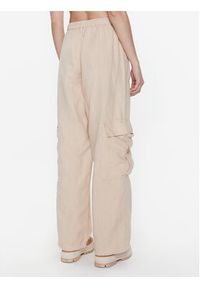 BDG Urban Outfitters Spodnie materiałowe BDG LUCA LINEN CARGO 76475151 Écru Relaxed Fit. Materiał: bawełna #2