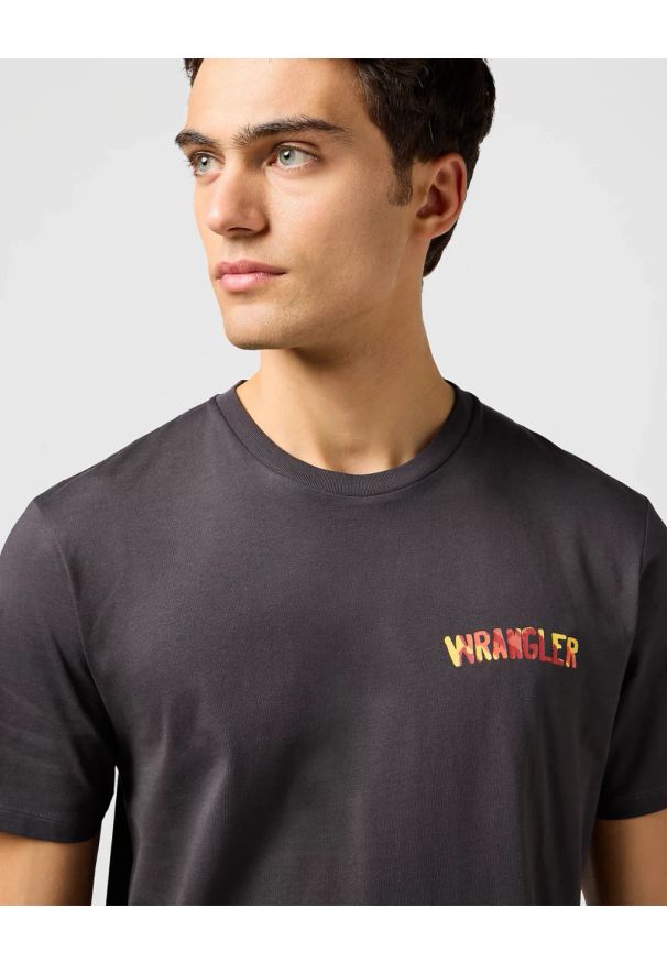 Wrangler - MESKA KOSZULKA WRANGLER BIG GRAPHIC TEE FADED BLACK 112362816