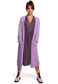 Polskie swetry - Długi sweter z kieszeniami ciepły kardigan o prostym fasonie fioletowy. Okazja: do pracy, na spacer, na co dzień. Kolor: fioletowy. Materiał: dzianina, akryl. Długość rękawa: długi rękaw. Długość: długie. Wzór: ze splotem. Styl: casual #3