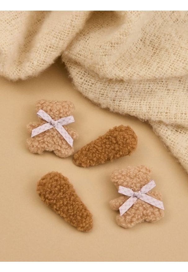 Sinsay - Pluszowe spinki do włosów 4 pack - brązowy. Kolor: brązowy