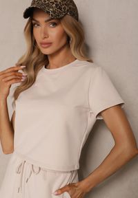 Renee - Jasnobeżowy Bawełniany T-shirt o Fasonie Cropped Galionela. Okazja: na co dzień. Kolor: beżowy. Materiał: bawełna. Sezon: lato, wiosna. Styl: casual #3