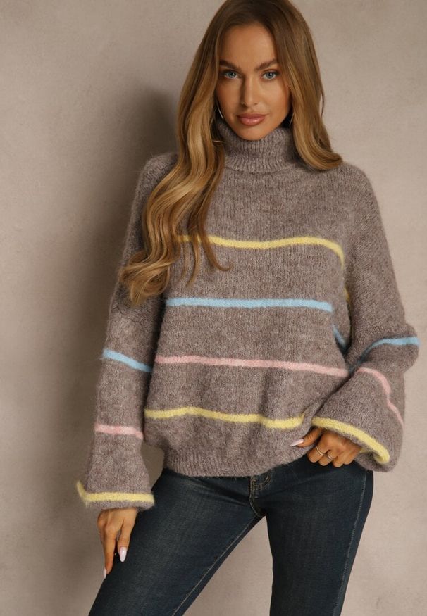 Renee - Beżowy Golf z Wełną w Paski Monallesa. Okazja: na co dzień. Typ kołnierza: golf. Kolor: beżowy. Materiał: wełna. Wzór: paski. Sezon: jesień. Styl: casual