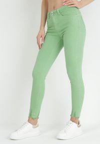 Born2be - Jasnozielone Spodnie Skinny Nyryore. Kolor: zielony. Styl: elegancki