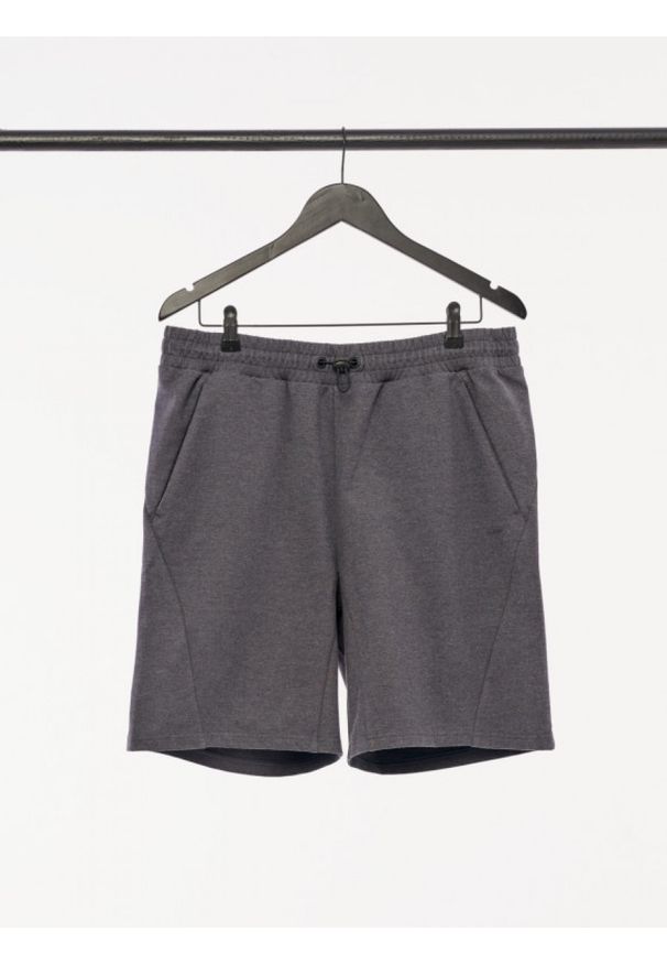 outhorn - Spodenki dresowe męskie. Okazja: na co dzień. Materiał: dresówka. Długość: do kolan. Wzór: aplikacja. Sezon: lato. Styl: sportowy, casual
