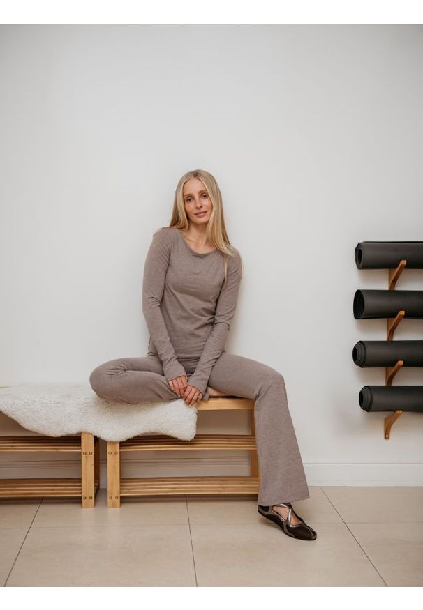 Reserved - Spodnie dresowe z bawełną - brązowy. Kolor: brązowy. Materiał: dresówka, bawełna