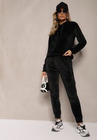 Renee - Czarny Komplet Dresowy z Dodatkiem Bawełny Spodnie z Gumką w Pasie Bluza z Kapturem Reseria. Kolor: czarny. Materiał: dresówka, bawełna #3
