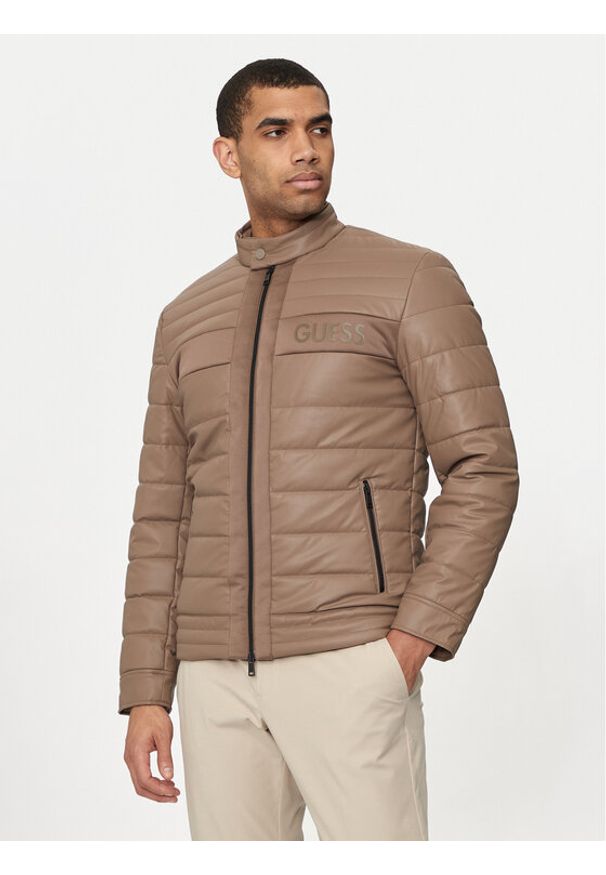 Guess Kurtka zimowa M4YL16 WFHD0 Brązowy Regular Fit. Kolor: brązowy. Materiał: syntetyk. Sezon: zima