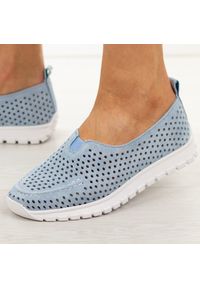Niebieskie ażuowe skórzane półbuty damskie Vinceza 93220. Okazja: na co dzień. Nosek buta: okrągły. Kolor: niebieski. Materiał: skóra. Szerokość cholewki: normalna. Sezon: wiosna, lato, jesień. Styl: casual #1