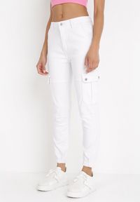 Born2be - Białe Spodnie Cargo Pronime. Kolor: biały. Materiał: tkanina. Długość: długie. Wzór: aplikacja