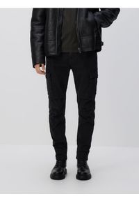 Reserved - Spodnie cargo slim fit - czarny. Kolor: czarny. Materiał: tkanina, bawełna #1