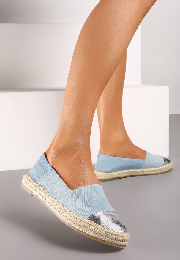 Born2be - Jasnoniebieskie Espadryle na Plecionej Podeszwie z Połyskującym Noskiem Effiza. Okazja: do pracy. Kolor: niebieski. Materiał: len. Sezon: lato. Obcas: na obcasie. Wysokość obcasa: niski