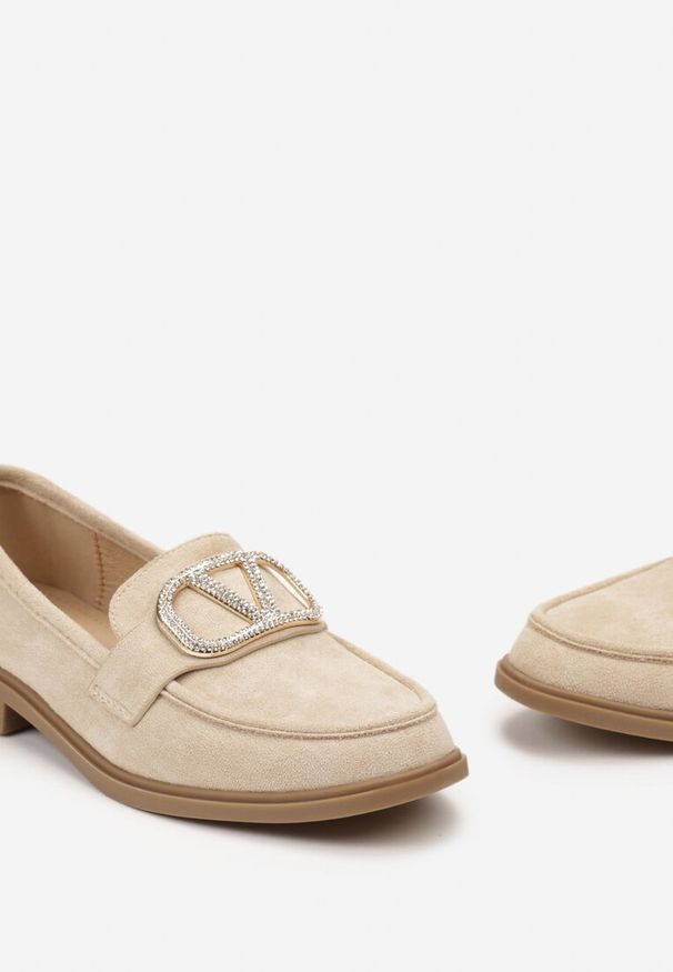 Renee - Beżowe Mokasyny Ozdobione Klamerką i Cyrkoniami z Ekozamszu Ahira. Kolor: beżowy. Wzór: aplikacja. Styl: boho, vintage, retro