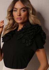 Renee - Czarny T-shirt z Bawełny Ozdobiony Bufiastymi Falbankami Kandrra. Typ kołnierza: kołnierz z falbankami. Kolor: czarny. Materiał: bawełna. Wzór: aplikacja