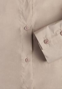 Born2be - Beżowa Koszula Doriemara. Okazja: na co dzień, na spotkanie biznesowe, do pracy. Kolor: beżowy. Materiał: jeans, materiał. Długość rękawa: długi rękaw. Długość: długie. Styl: klasyczny, biznesowy, casual, elegancki #4