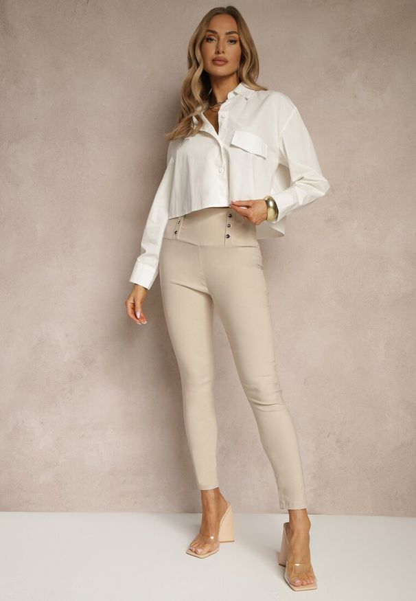 Renee - Jasnobeżowe Legginsy High Waist z Ozdobnymi Guzikami Kolowenia. Okazja: na co dzień. Stan: podwyższony. Kolor: beżowy. Styl: elegancki, casual