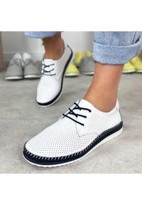 Białe nv skórzane ażurowe półbuty damskie T.Sokolski W26-01. Okazja: na co dzień. Nosek buta: okrągły. Kolor: biały. Materiał: skóra. Szerokość cholewki: normalna. Wzór: ażurowy. Sezon: wiosna, lato. Styl: casual, elegancki #1