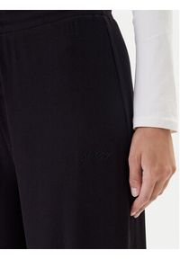 Guess Spodnie materiałowe O5GB00 KCQ72 Czarny Relaxed Fit. Kolor: czarny. Materiał: materiał #4