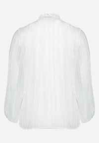 Born2be - Biała Koszula z Tkaniny Plumeti Ozdobiona Falbanką Selimina. Kolor: biały. Materiał: tkanina. Wzór: aplikacja #5