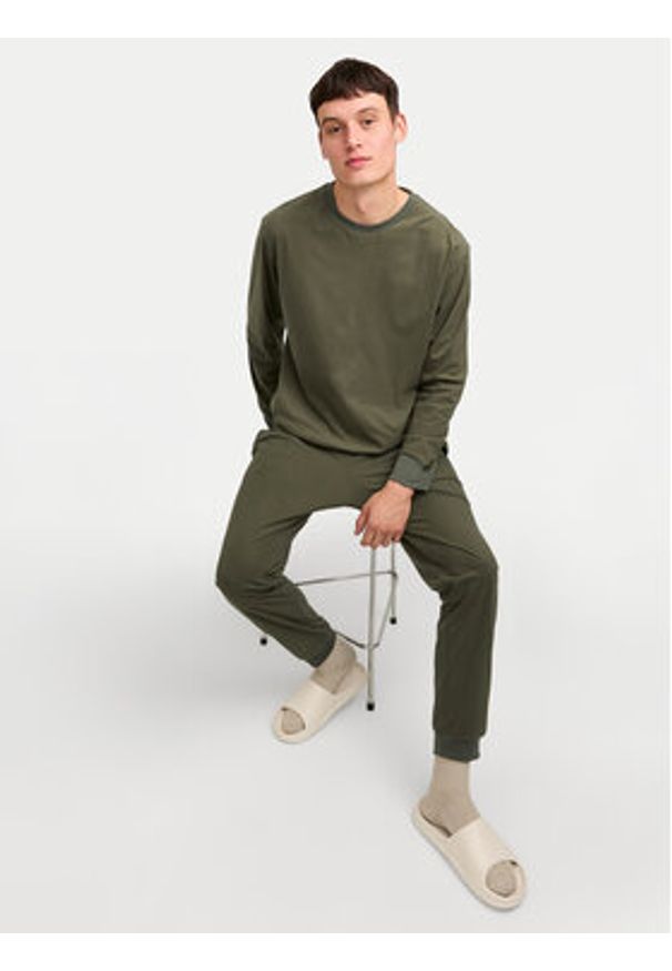 Jack & Jones - Jack&Jones Piżama Solid 12268536 Zielony Loose Fit. Kolor: zielony. Materiał: syntetyk