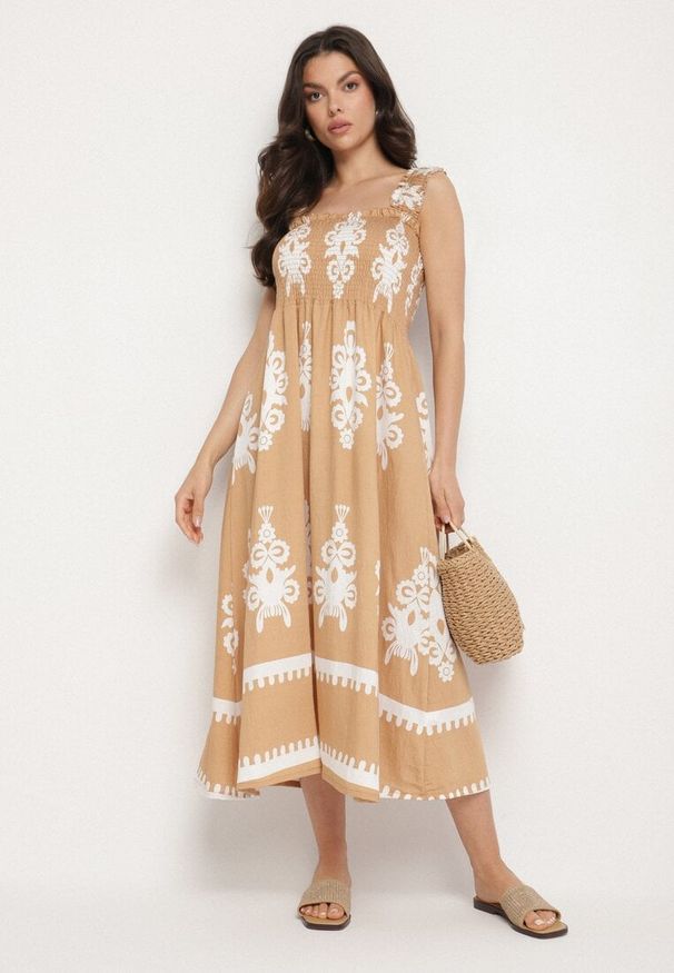 Born2be - Ciemnobeżowa Wiskozowa Sukienka o Rozkloszowanym Kroju w Ornamentny Wzór Adoxie. Okazja: na spacer, na co dzień. Kolor: beżowy. Materiał: wiskoza. Długość rękawa: na ramiączkach. Typ sukienki: rozkloszowane, proste. Styl: casual, klasyczny