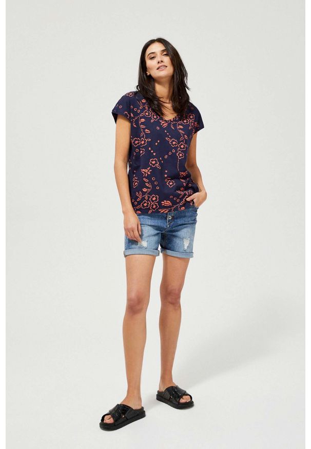 MOODO - Szorty jeansowe z przetarciami. Materiał: jeans. Wzór: gładki