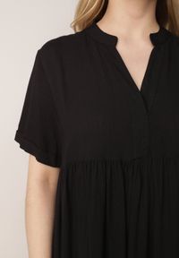 Born2be - Czarna Rozkloszowana Sukienka w Koszulowym Stylu z Bawełny Normae. Okazja: do pracy, na co dzień. Kolor: czarny. Materiał: bawełna. Typ sukienki: koszulowe. Styl: klasyczny, casual #5