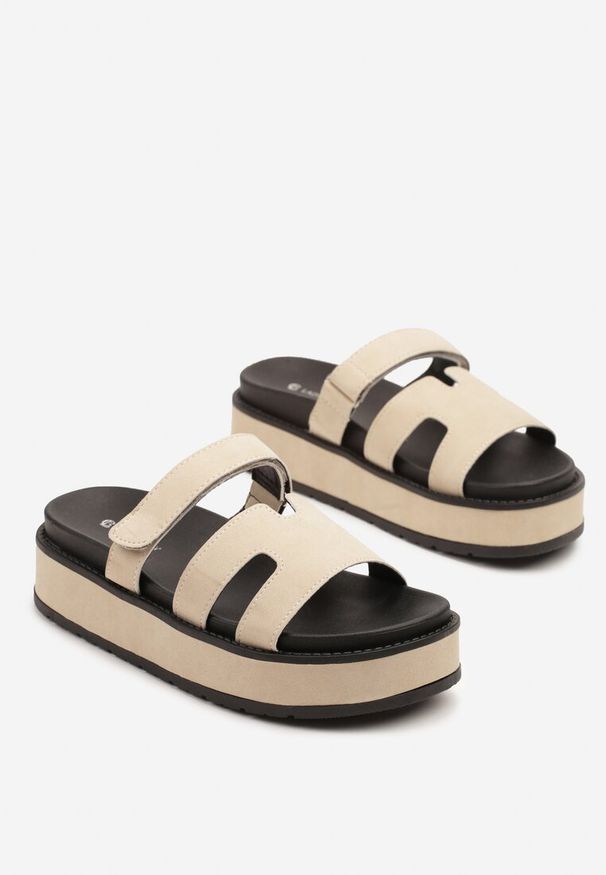 Renee - Beżowe Klapki na Platformie Ozdobione Wycięciami Ellilna. Okazja: na co dzień. Kolor: beżowy. Wzór: aplikacja. Sezon: lato. Obcas: na platformie. Styl: casual, elegancki