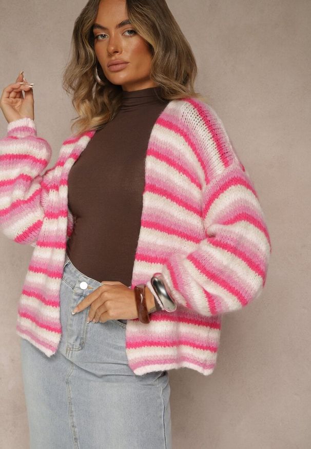 Renee - Fuksjowy Kardigan z Wełną i Wiskozą z Motywem Pasków Felorie. Okazja: na co dzień, na spacer. Kolor: różowy. Materiał: wełna, wiskoza. Styl: casual