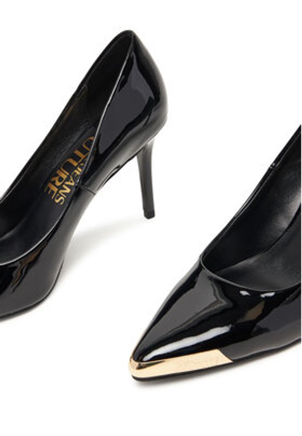 Versace Jeans Couture Szpilki 79VA3S50 ZS859 Czarny. Kolor: czarny. Materiał: skóra. Obcas: na szpilce