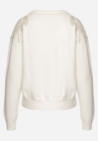 Born2be - Biały Sweter z Siateczkowymi Wstawkami z Cekinami Perełkami i Koralikami Evoriana. Okazja: na co dzień. Kolor: biały. Materiał: jeans. Styl: glamour, elegancki, casual #7