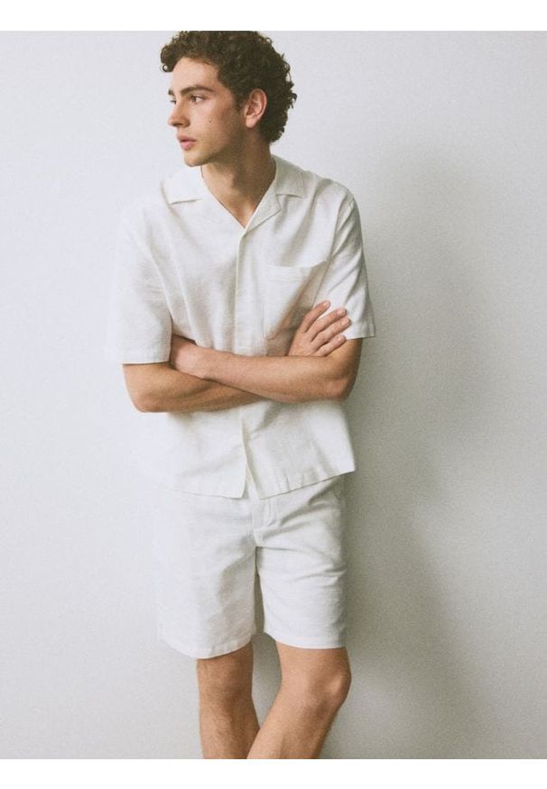 Reserved - Koszula comfort fit z dodatkiem lnu - biały. Kolor: biały. Materiał: len