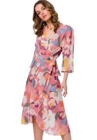 Sukienki.shop - Zwiewna sukienka szyfonowa kopertowa z wiązaniem pastelowa. Okazja: na randkę. Materiał: szyfon. Typ sukienki: kopertowe. Styl: wizytowy #1