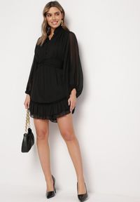 Born2be - Czarna Rozkloszowana Sukienka z Falbanką Harlin. Kolor: czarny. Długość: mini #3