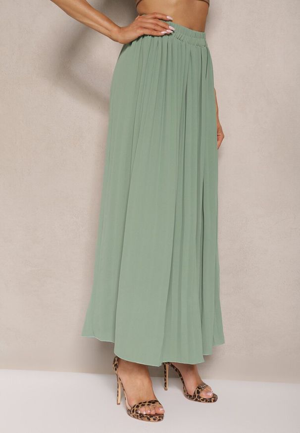 Renee - Zielona Plisowana Spódnica o Rozkloszowanym Kroju z Gumką w Talii Ulindris. Okazja: na spacer, na spotkanie biznesowe, na co dzień. Kolor: zielony. Styl: elegancki, casual, klasyczny, biznesowy