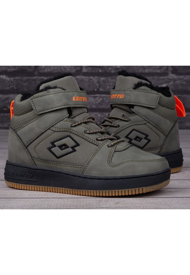 Dziecięce buty zimowe ocieplane LOTTO PREHNA FUR K. Kolor: wielokolorowy, czarny, pomarańczowy, zielony. Sezon: zima. Sport: turystyka piesza