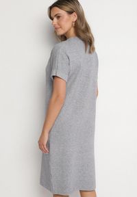 Born2be - Szara Sukienka z Wiskozą Bawełną i Odpinanym Kwiatem 3D Zeiada. Kolor: szary. Materiał: bawełna, wiskoza. Wzór: kwiaty #7