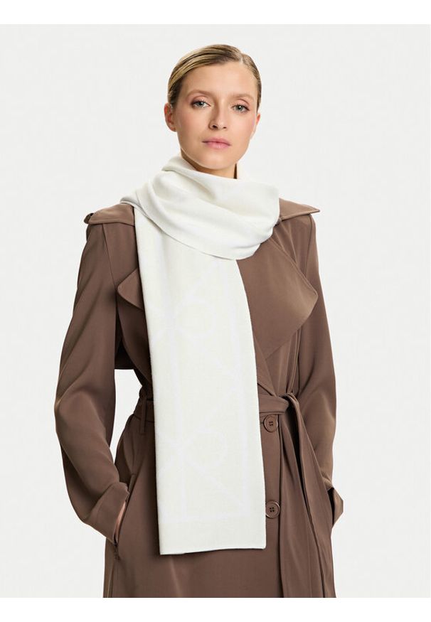 Calvin Klein Szalik Emblem Aop Jcq Fine Rib Scarf LV04D8051G Beżowy. Kolor: beżowy. Materiał: wiskoza, materiał