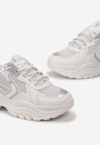 Renee - Białe Sneakersy z Przeszyciami i Wstawkami z Metalicznej Ekoskóry Tineal. Kolor: biały