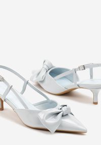 Renee - Niebieskie Sandały Lakierowane Vices na Kaczuszce Typu Slingback z Kokardą Kovenna. Okazja: na co dzień. Zapięcie: sprzączka. Kolor: niebieski. Materiał: lakier. Obcas: na szpilce. Styl: klasyczny, casual, elegancki. Wysokość obcasa: średni