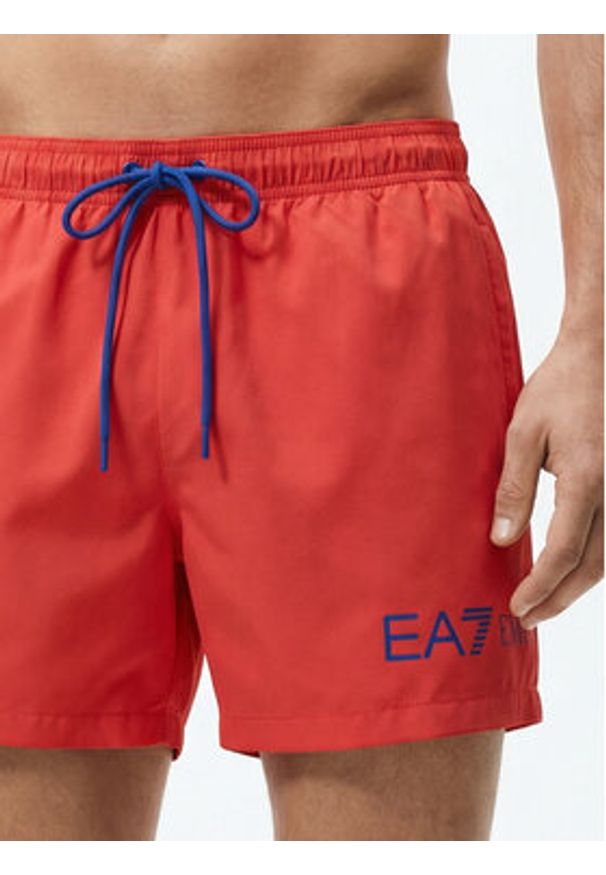 EA7 Emporio Armani Szorty kąpielowe 7M002000 AF13049 M5140 Czerwony Regular Fit. Kolor: czerwony. Materiał: syntetyk